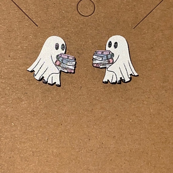 SUPER CUTE GHOST HOLDING BOOKS WOOD EARRINGS - Picture 4 of 12